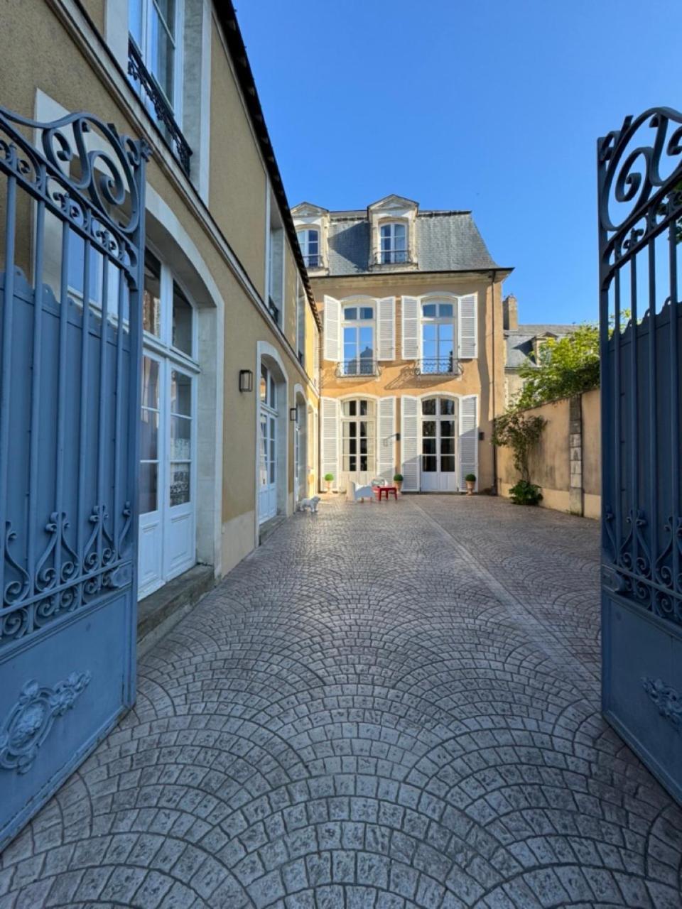 Le Henri II Hotell Le Mans Exteriör bild